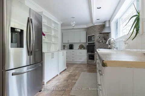 365 Eleanor Place, Hamilton, ON L9G 3J6