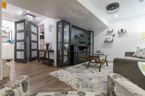 365 Eleanor Place, Hamilton, ON L9G 3J6