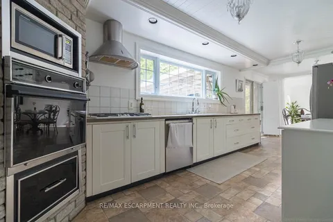 365 Eleanor Place, Hamilton, ON L9G 3J6