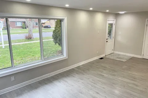 5866 Valley Way, Niagara Falls, ON L2E 1Y1