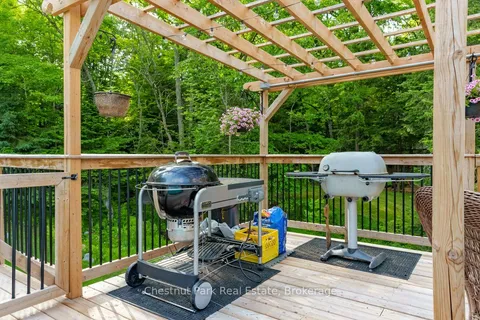 256 WOODLAND Drive, Huntsville, ON P1H 1A6
