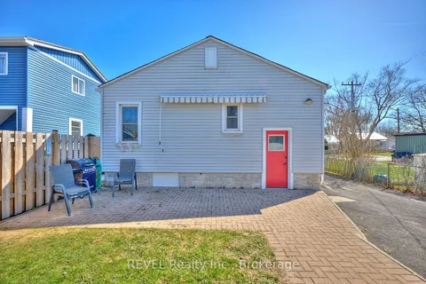12 Exeter Avenue, Welland, ON L3B 4Y1