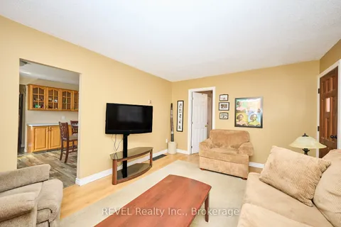 12 Exeter Avenue, Welland, ON L3B 4Y1