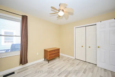 12 Exeter Avenue, Welland, ON L3B 4Y1