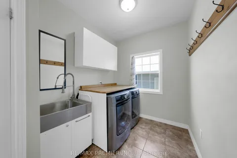 48 Sarah Crescent, West Lincoln, ON L0R 2A0