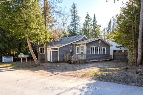 1120 King Edward Avenue, South Bruce Peninsula, ON N0H 2G0
