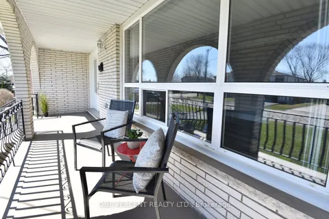 136 Eleanor Avenue, Hamilton, ON L8W 1C8