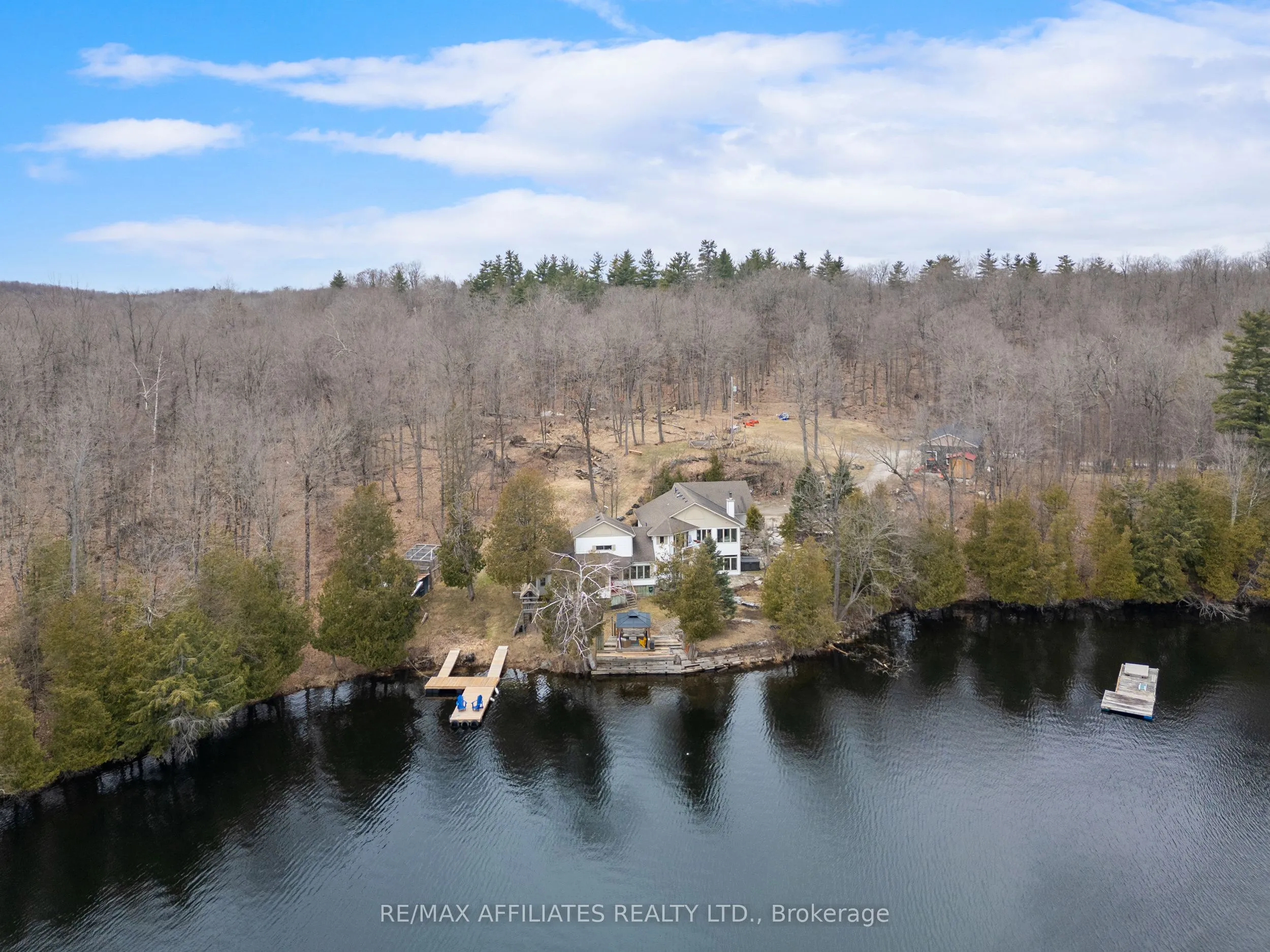 101 Arthur Road, Tay Valley, ON K0H 2B0