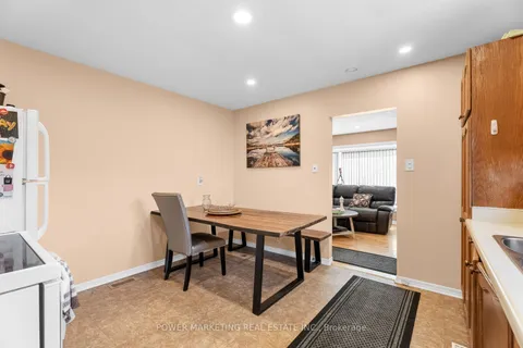 1215 KLONDIKE Road, Kanata, ON K2W 1E1