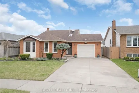 7994 Oakridge Drive, Niagara Falls, ON L2H 2W1