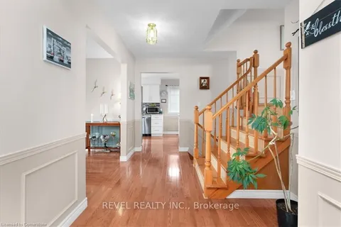 7994 Oakridge Drive, Niagara Falls, ON L2H 2W1