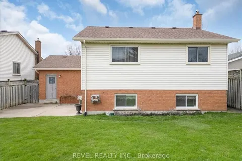 7994 Oakridge Drive, Niagara Falls, ON L2H 2W1