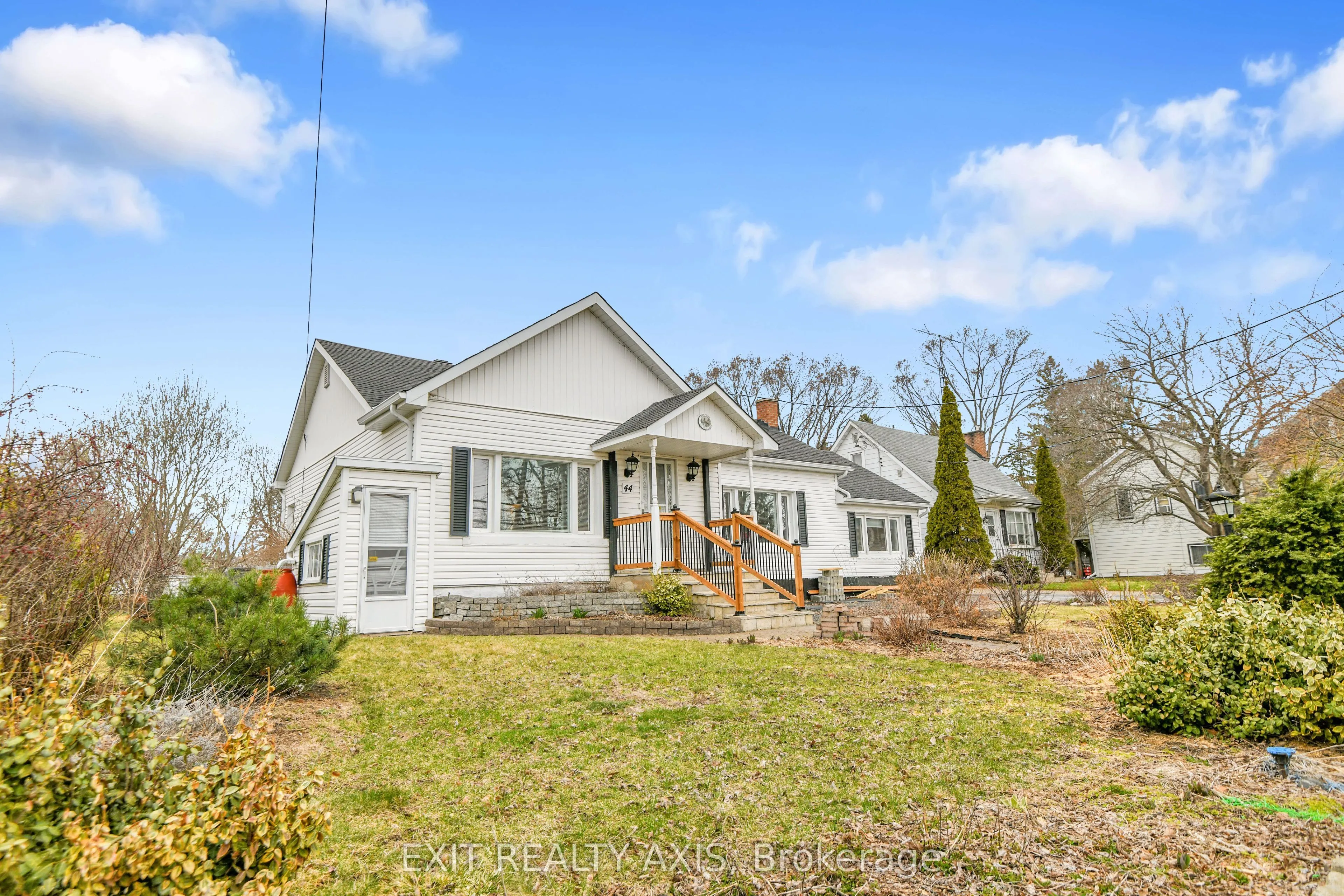 44 Main Street, Westport, ON K0G 1X0