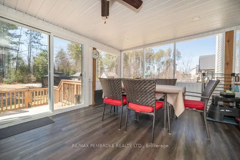 40 Bedard Boulevard, Petawawa, ON K8H 3N9