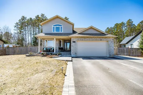 40 Bedard Boulevard, Petawawa, ON K8H 3N9