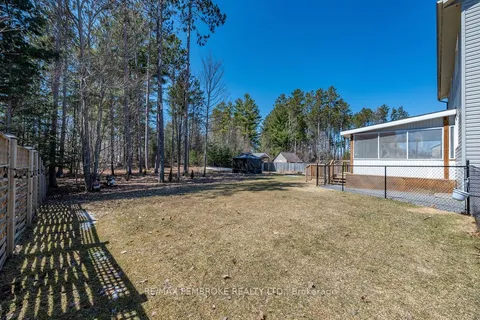 40 Bedard Boulevard, Petawawa, ON K8H 3N9