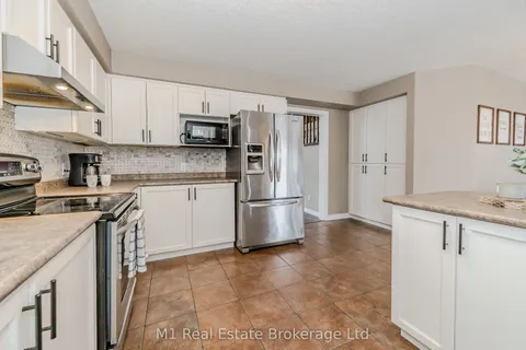 4 Endeavour Drive, Cambridge, ON N3C 4C4