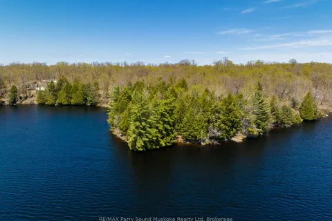 33 Pauls Bay Road, McDougall, ON P2A 2W7