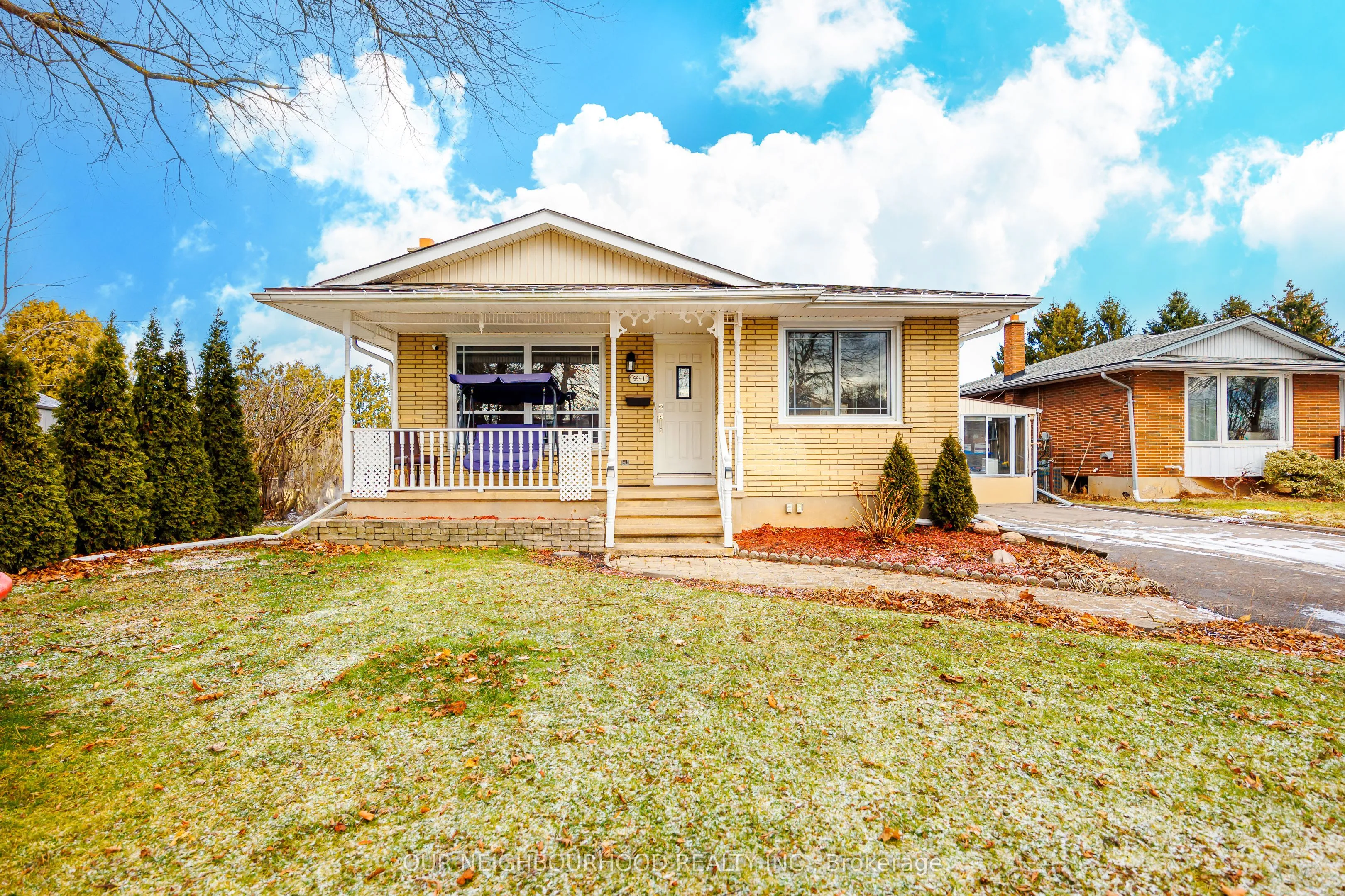 5941 Brooks Crescent, Niagara Falls, ON L2J 1N4