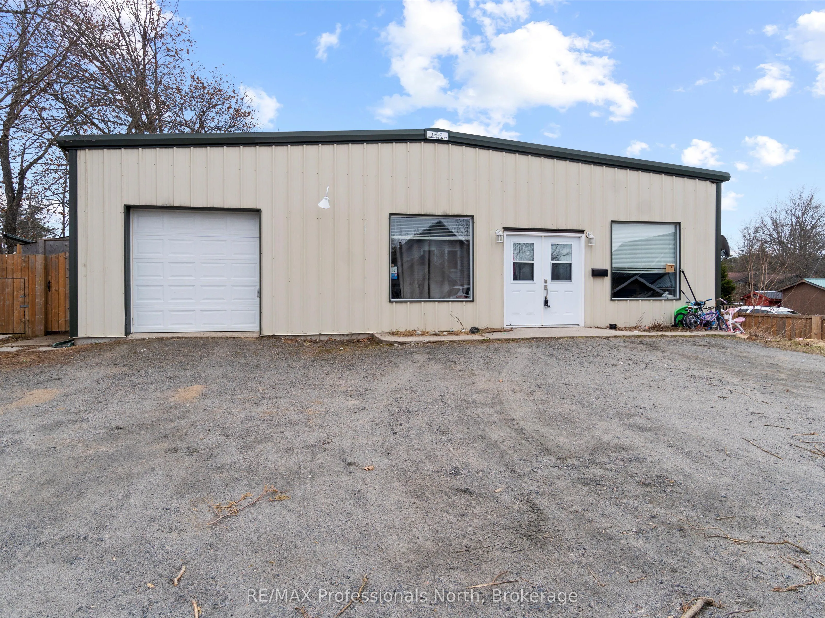 950 Muskoka Road, Gravenhurst, ON P1P 1K3