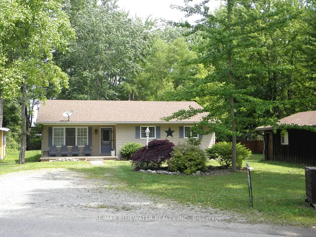 6238 London Road, Lambton Shores, ON N0N 1J0