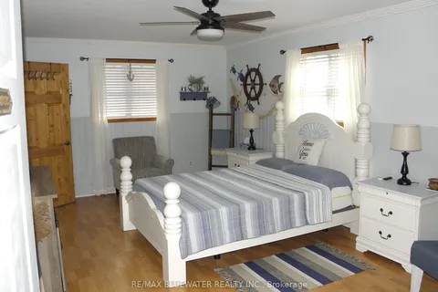 6238 London Road, Lambton Shores, ON N0N 1J0