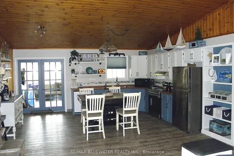 6238 London Road, Lambton Shores, ON N0N 1J0