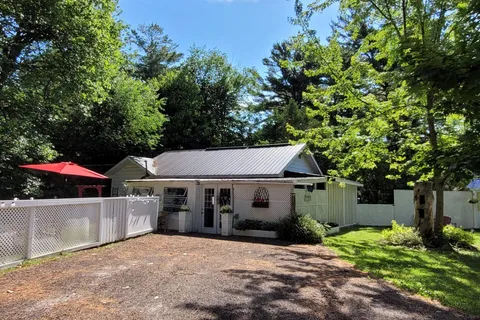 8 Parkhill Drive, Kawartha Lakes, ON K0M 1A0