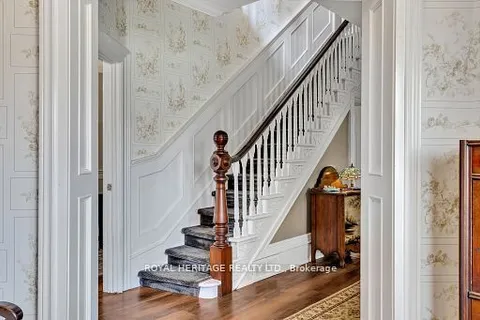 33 Victoria Avenue, ON K9V 4E8