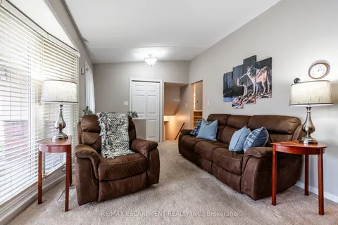 23 Coral Drive, Hamilton, ON L8V 2N4