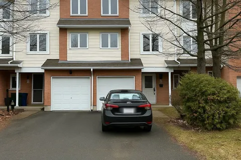 11 Arbordale Crescent, South of Baseline to Knoxdale, ON K2G 5C7
