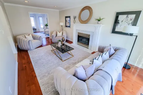 33 Caswell Drive, Hamilton, ON L9C 7N3