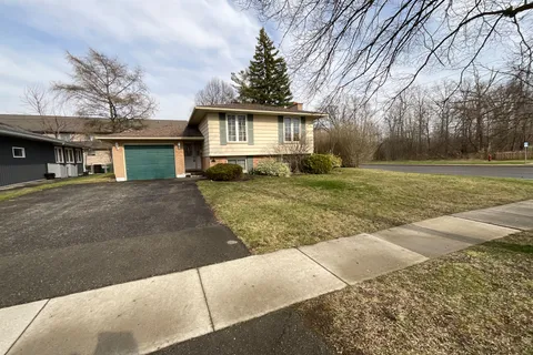 2 Trelawn Parkway, Welland, ON L3C 1W3