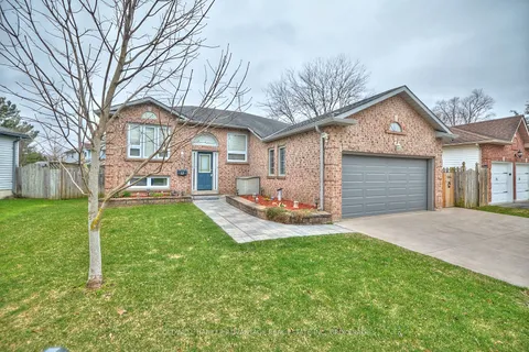 12 Woodside Square, Pelham, ON L0S 1E4