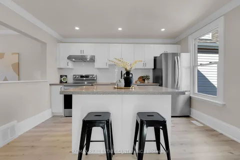 70 Robins Avenue, Hamilton, ON L8H 4N4