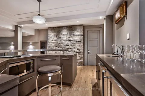 177 Lovers Lane, Hamilton, ON L9G 1G9