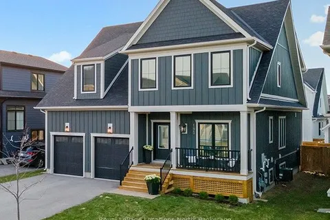 195 Courtland Street, Blue Mountains, ON L9Y 4E4