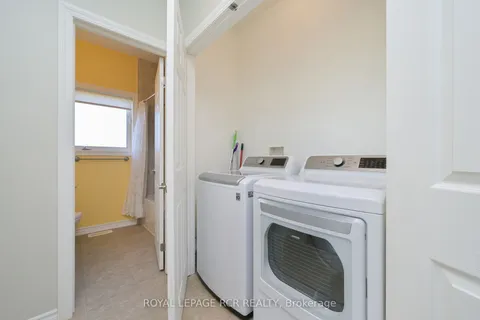 200 Kingfisher Drive, Mono, ON L9W 0B3
