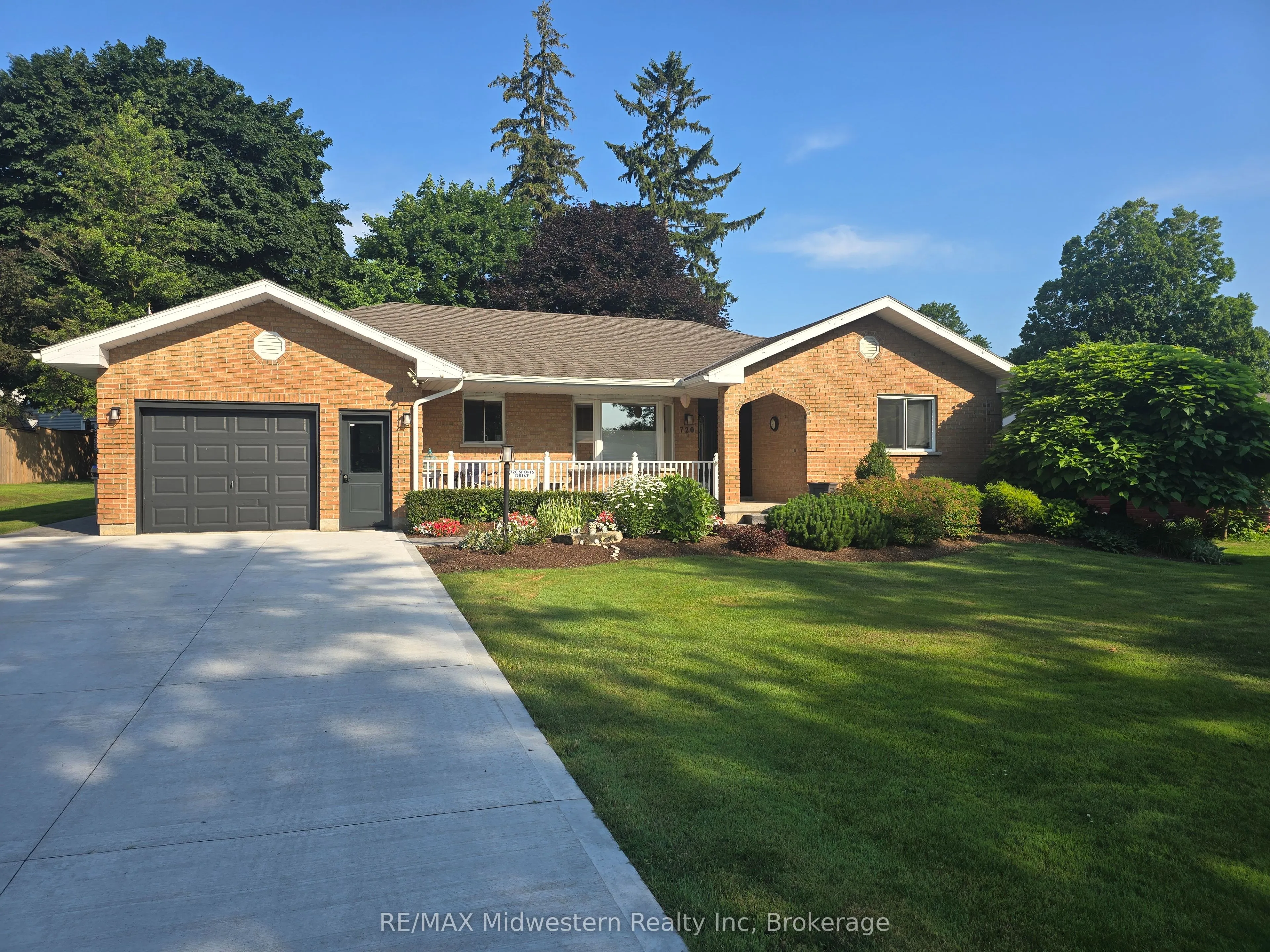 720 Sports Drive, Huron East, ON N0G 1H0