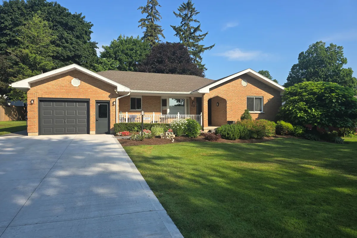 720 Sports Drive, Huron East, ON N0G 1H0