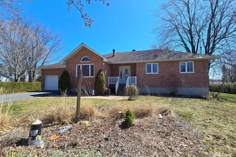 15206 Colonial Drive, South Stormont, ON K0C 1M0