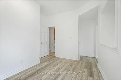 26 Madison Avenue, Hamilton, ON L8L 5Y3