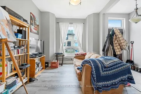 26 Madison Avenue, Hamilton, ON L8L 5Y3