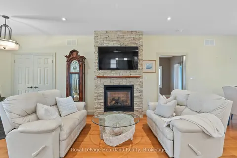221 JOHN Street, Minto, ON N0G 1Z0