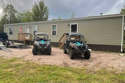 10 Hunt Road, Addington Highlands, ON K0H 1K0