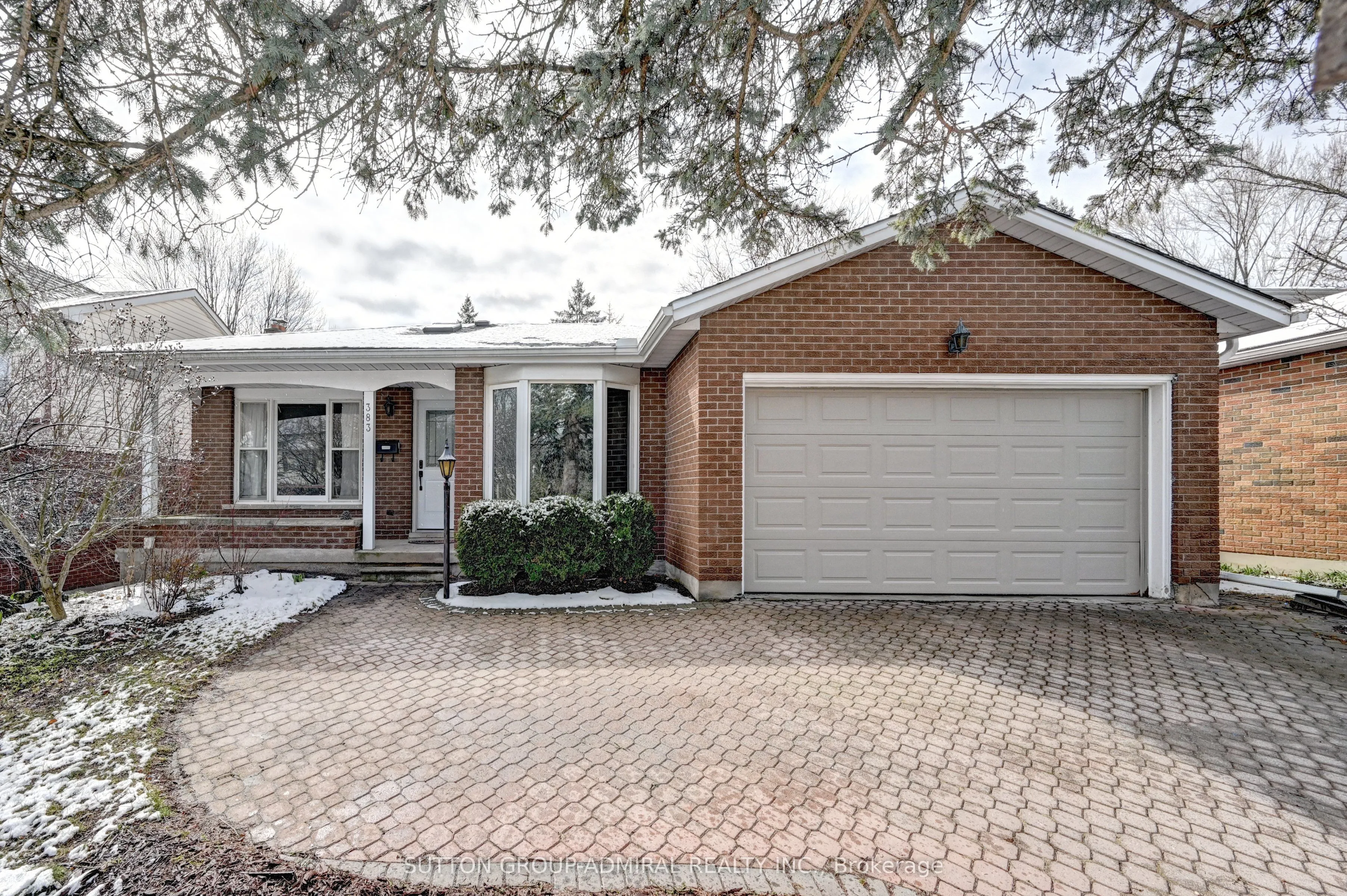 383 Stillmeadow Circle, Waterloo, ON N2L 5M1