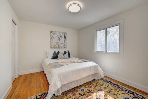 383 Stillmeadow Circle, Waterloo, ON N2L 5M1