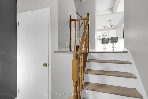 13 Coolspring Crescent, Cityview - Parkwoods Hills - Rideau Shore, ON K2E 7M7