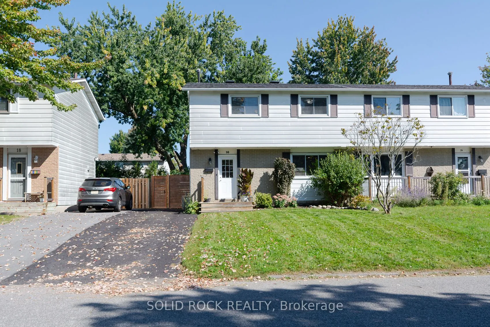 16 Shouldice Crescent, Kanata, ON K2L 1M9