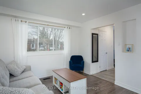 16 Shouldice Crescent, Kanata, ON K2L 1M9